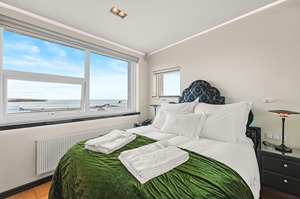 TOPAZ (Luxury Suite W/ access to terrace & jacuzzi) room