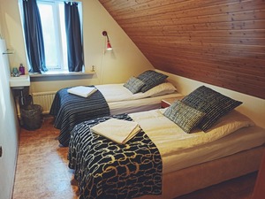 Small twin with shared bathroom room