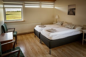 Private with 2 single beds room
