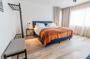 Superior one-bedroom apartment room
