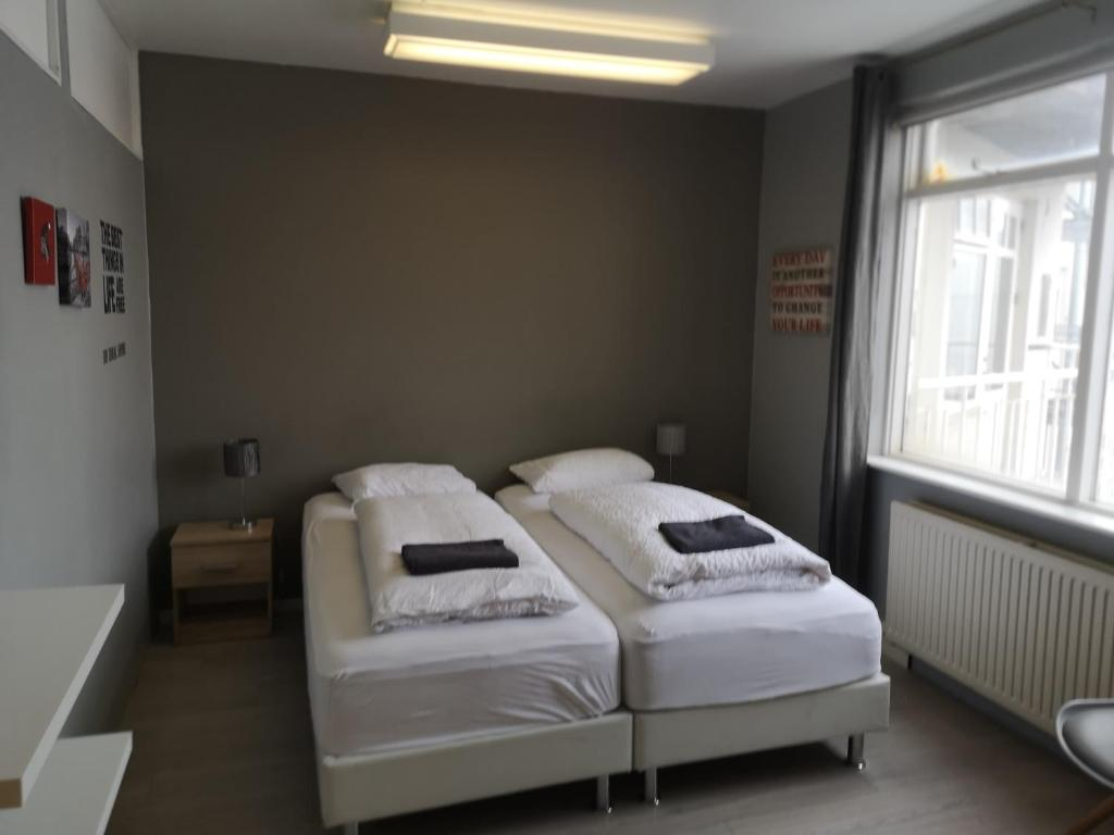 Acco Town Square Apartments — photo
