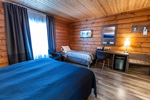Queen room room