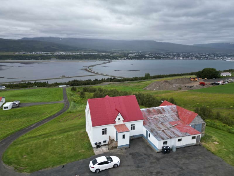 LL Properties | SV Big House With a View — photo 2