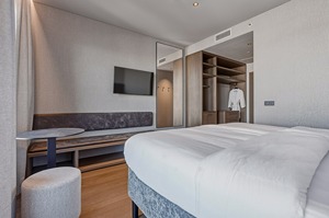 Deluxe Queen Room room
