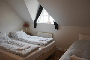 Triple room with shared bathroom room