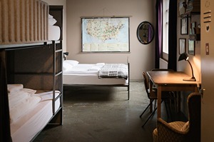 6-Bed Family Room with shared bathroom room