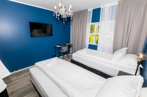 Small room with private entrance and private bathroom room